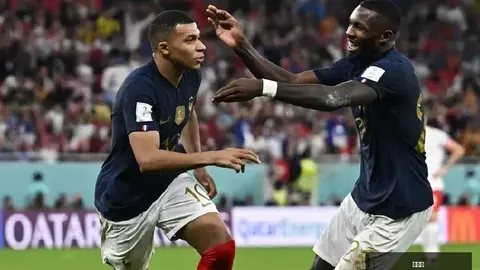 美股风云再起新葡京：特朗普评论引震荡，特斯拉跌逾5，苹果、谷歌、微软及齐现滑落，半导体行业领涨，闪迪股价飙涨6，英伟达涨势强劲2终极分析